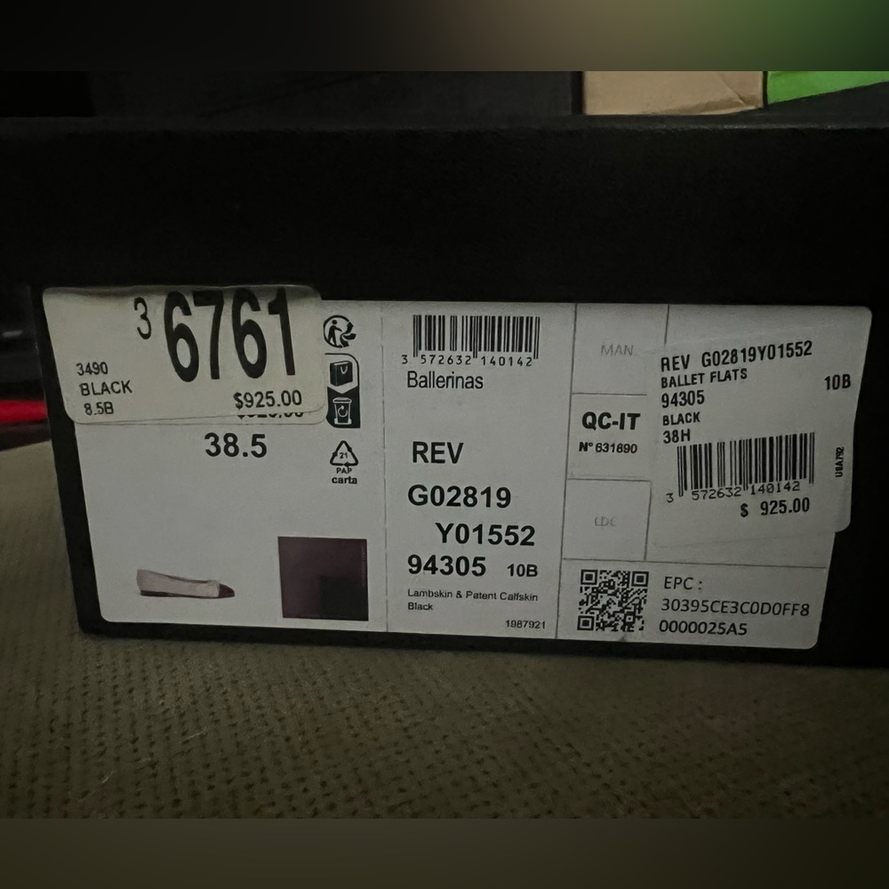 CHANEL Black Box with White Logo - Picture 4 of 11
